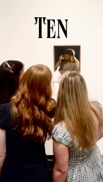 TEN DAYS …

…until the HSFK Portrait Award exhibition closes at the @nationalportraitgallery in London before it goes on tour around the UK…

…for you to go and see my portrait “The Age of Adolescence” in person (thank you to each and every one of you who have been to see it in person, and shared these fab photos with me) whilst it hangs in this iconic gallery

Also, it is the last 48hours for you to VOTE for your favourite portrait. Please head to the link in my bio where you can see ALL the artworks that have been selected and choose your favourite. You don’t have to get there in person. You can just vote online. WARNING: There are so many good ones. It’s super hard to choose just one favourite!